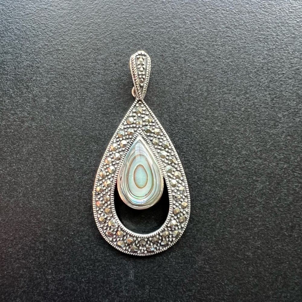 Beautiful Sterling Silver SX SALLY C TREASURES Abalone Teardrop Pendant - Picture 2 of 3